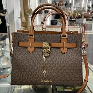 MICHAEL KORS 
Hamilton Medium Logo Satchel
Brown Signature
NWT